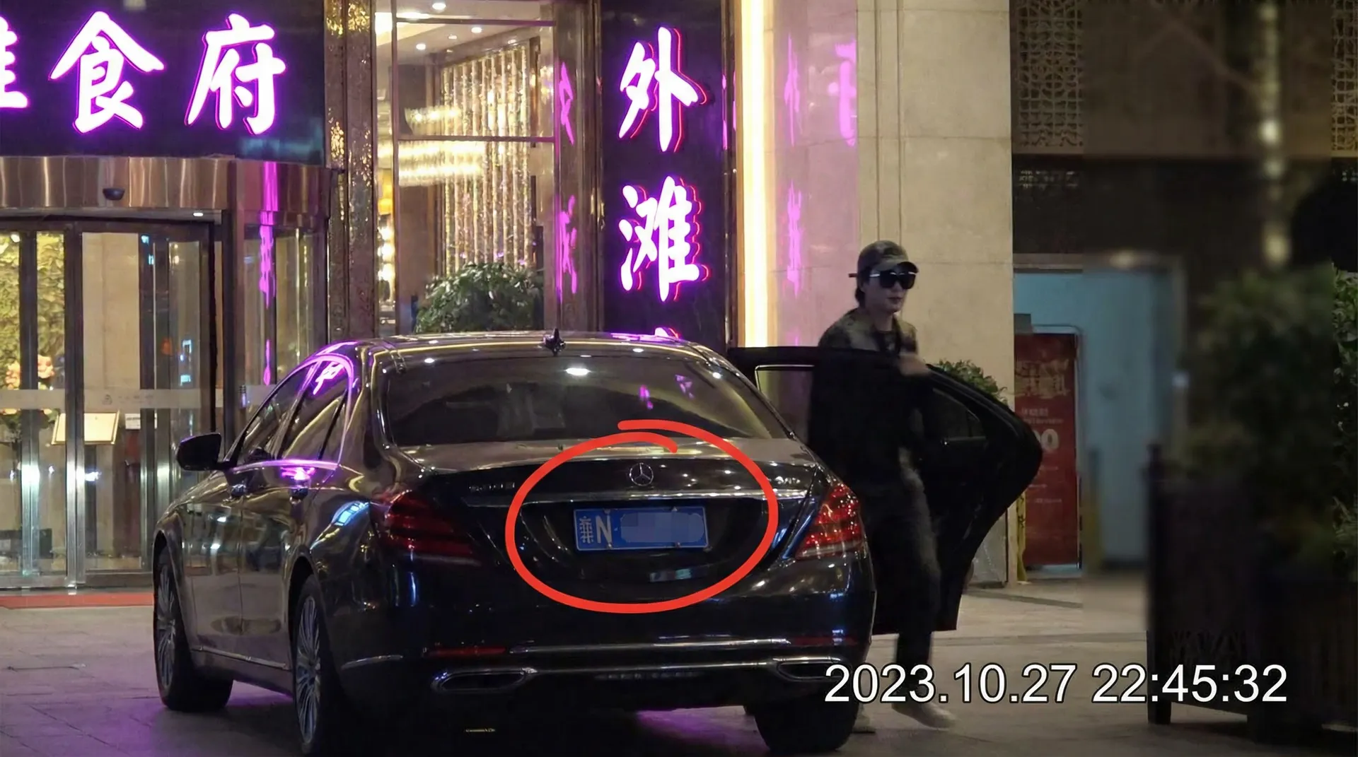 绯红小猫 | 绯红小猫短视频大全 - 绯红小猫官方入口高清播放 - 豪车餐厅外偷拍